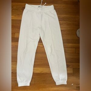 Aritzia white sweatpants #sweatpants